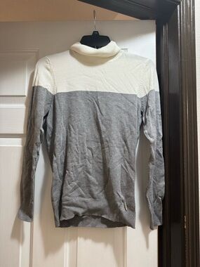 Calvin Klein Two-Tone Turtleneck Sweater in Cream and Gray